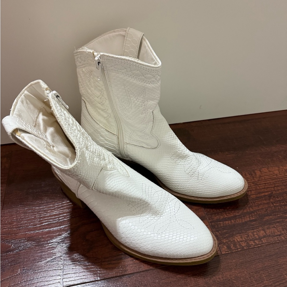 Short cowboy boots
